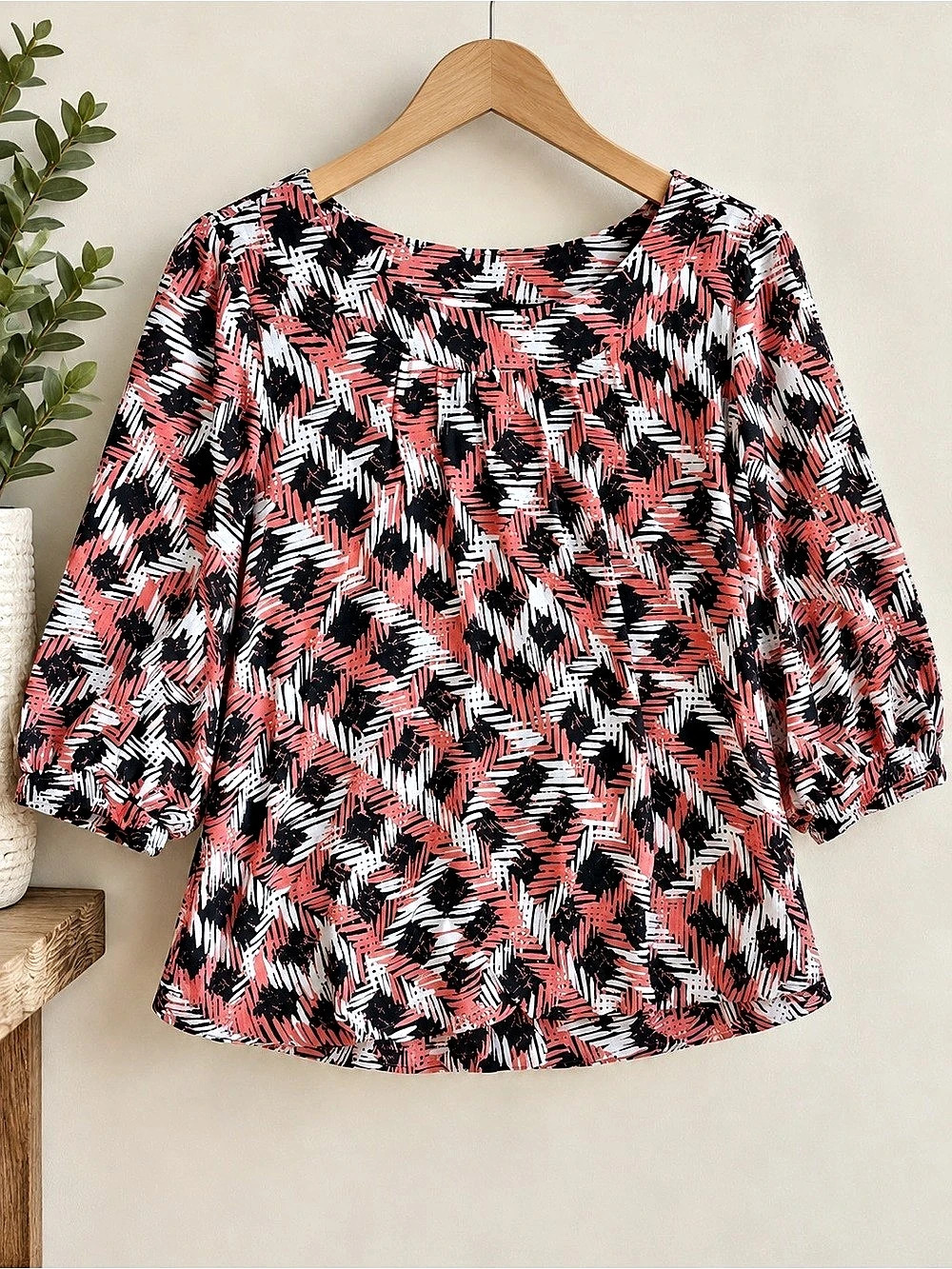 Covington Abstract Print Blouse in Black & Rose Size M/L Like New